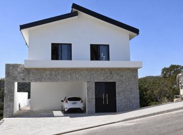 7294d1c5-ba93-4eda-8f79-0b807edfc2e6 · Casa no condomínio Portal Lamis para venda com 4 quartos, sendo 4 suítes, 260m²