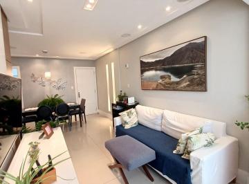 Foto 01 · Pituba: Apartamento decorado, nascente, andar alto, 2 quartos, 1 suíte, 2 vagas de garagem - 73,00 m