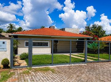 Casa de 3 quartos, Brasília · Casa 3 Quartos com Piscina à Venda no Lago Norte | 220m² | Condomínio Fechado