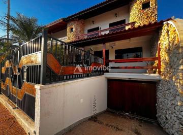 Casa · 210m² · 4 Quartos · 5 Vagas · Casa Alto Padrão com 3 Suítes,e Área Gourmet Garagem para 6 Carros no Jardim Nossa Senhora de Fátima