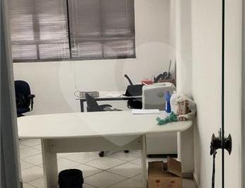 Oportunidade Única: Prédio Comercial no Coração do Centro Histórico de São Paulo · Prédio inteiro à venda em Centro - SP