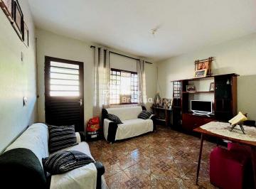 Casa · 200m² · 3 Quartos · Quadra 05 de Sobradinho I - VENDE-SE CASA APTA PARA FINANCIAMENTO E FGTS