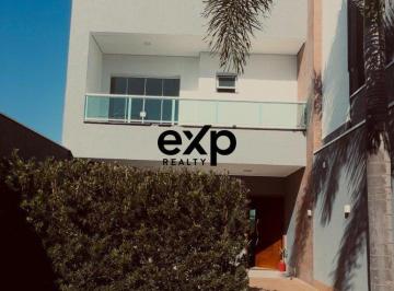 Casa · 186m² · 3 Quartos · 2 Vagas · Viva o Melhor de Caieiras em uma Residência com Piscina e Espaço Gourmet