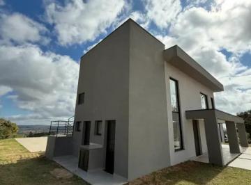 Casa de 3 quartos, Águas de Lindóia · Casa de 180 m² com 3 quartos à venda no Centro
