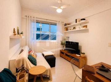 Apartamento · 60m² · 2 Quartos · 2 Quartos Reformado no Posto 2 de Copacabana | Localização Privilegiada ao Lado