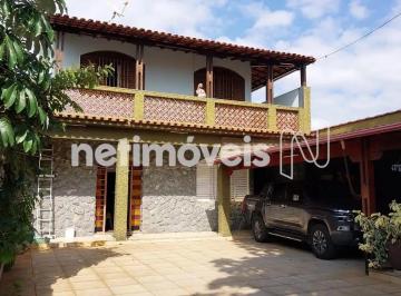 Casa · 290m² · 4 Quartos · 6 Vagas · Casa à venda com espaço gourmet e 06 vagas de garagem no Santa Cruz!