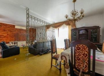 Casa de 4 quartos, Porto Alegre · Casa semi mobiliada de 4 quartos e 4 vagas no bairro Chácara das Pedras.