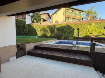 df2c80b02c997753aaf6f57d463dea78bb7b318b · Casa no Centro de Florianópolis com piscina e 3 quartos