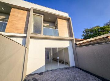 Casa · 82m² · 2 Quartos · 2 Vagas · Sobrado com 2 suítes á 600 metros do mar em Itacolomi - Balneário Piçarras - SC