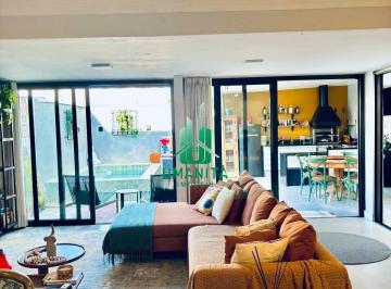 Casa · 200m² · 3 Quartos · 4 Vagas · Condomínio Tamboré 6 - Reformada