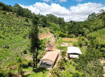 Rural · 31000m² · 4 Quartos · 2 Vagas · Sítio à Venda em Santa Teresa com 4 Dormitórios e 2 Banheiros