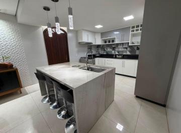 Casa de 4 quartos, Candangolândia · Sobrado impecável à venda na Candangolandia