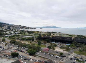 75900215905f0a5cc6a1696e315e23f84a13bfe0 · Apartamento com 2 quartos e Vista Mar para Alugar no Centro de Florianópolis.