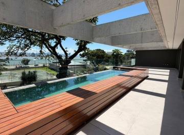 c3aa2e5a1a97506856fa22c7495a11fd0271120b · Varanda Assis Chateaubriand com 231 m², Piscina Privativa e 3 suítes - À venda no Centro de Florianó