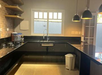 Casa · 140m² · 2 Quartos · 3 Vagas · Casa térrea à venda e para locação anual - Condomínio Morada da Praia.