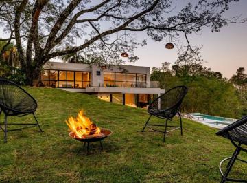 Casa de 5 quartos, Cotia · Refúgio de Luxo no Verde / Arquitetura e Natureza em Harmonia /
Vista Deslumbrante em Porta do Sol