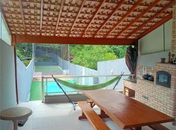 Casa de 3 quartos, São Paulo · Casa à Venda com Piscina, Quadra Esportiva, Espaço Gourmet e 3 Quartos