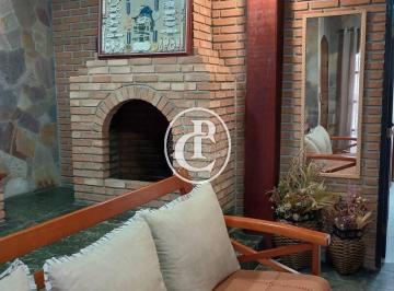 Casa · 240m² · 3 Quartos · 2 Vagas · Casa Jardim Oriente