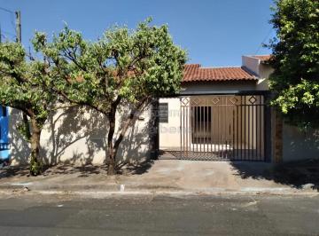 Casa · 200m² · 3 Quartos · 2 Vagas · Excelente casa de 3 dormitórios para venda ou locação no Parque das Aroeiras II