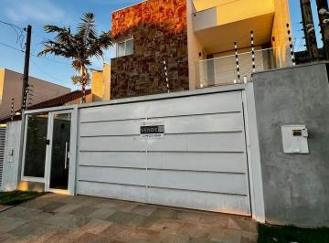 Casa · 200m² · 3 Quartos · 3 Vagas · Sobrado moderno com piscina e alto padrão de acabamento!!