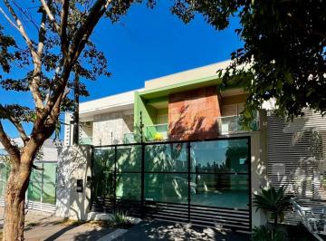 Casa · 173m² · 3 Quartos · 2 Vagas · Maravilhoso sobrado em bairro desejado de Maringá
