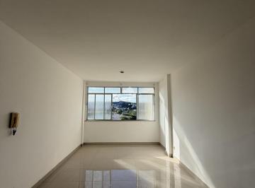 Quarto-sala · Kitnet reformada com elevador de fundos com vista no centro, Juiz de Fora