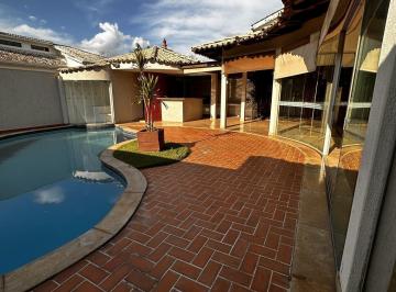 Casa · 358m² · 3 Quartos · 4 Vagas · Sobrado para Aluguel no Condomínio Jardins Florença Goiânia