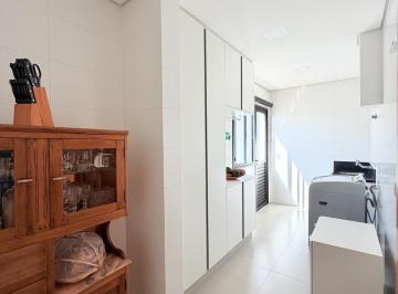 Casa Venda de 3 quartos · Casa com 3 dormitórios à venda, 280m por R$2.800.000,00 - Condomínio Fazenda Jeq