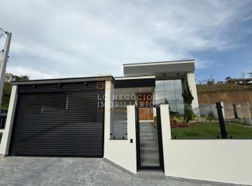 Casa · 180m² · 3 Quartos · 3 Vagas · Casa à venda no bairro Centro - Antônio Carlos/SC