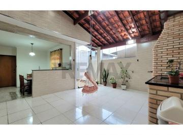 Casa · 202m² · 4 Quartos · 2 Vagas · "Sobrado Espaçoso e Isolado em Sto. André: Conforto e Praticidade"