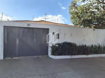 Casa · 203m² · 3 Quartos · 5 Vagas · Casa para venda e aluguel em Jardim Das Estações (vila Xavier) de 203.00m² com 3 Quartos, 1 Suite e