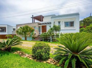 Casa · 300m² · 3 Quartos · 2 Vagas · Casa com Vista Mar em Condominio à Venda em Morrinhos- Garopaba/SC