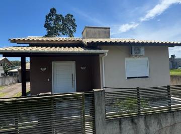 Casa · 130m² · 2 Quartos · 3 Vagas · Casa de Alvenaria em Garopaba/SC