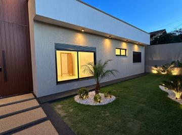 Casa · 225m² · 4 Quartos · 2 Vagas · Casa Alto Padrão de 4 quartos/suítes em Jardim Presidente Goiânia
