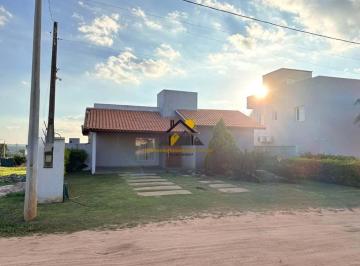 Casa · 153m² · 3 Quartos · 2 Vagas · Casa com Piscina à Venda – Conforto, Espaço e Qualidade para Morar