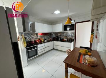 Apartamento · 126m² · 3 Quartos · 1 Vaga · Vendo apartamento com 126m², varanda, 3/4, 1 suíte, armários e ar, dependência, 1 vaga - Costa azul/