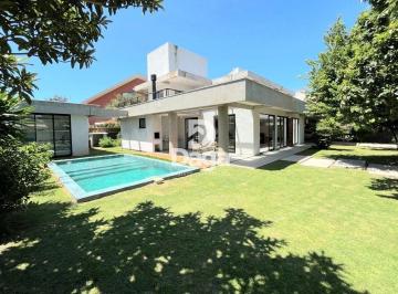 Casa · 512m² · 6 Quartos · 4 Vagas · Casa Alto Padrão em Campeche, Florianópolis/SC