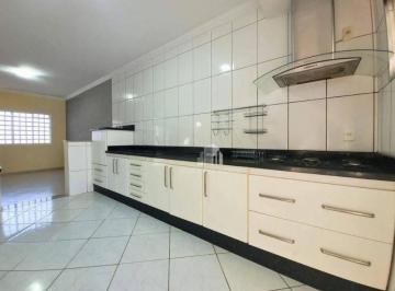b4e01d0b8f54378b4a6ada02caaa32d1728ec28a · Casa com 3 dormitórios para alugar, 250 m² por R$ 2.800/mês - São José - Americana/SP