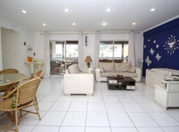 0a4aa70a484e72024684af6cd1879bb7bad12a74 · Cobertura Penthouse à venda localizada na Avenida Dom Pedro I, a poucos metros do mar na Praia da En