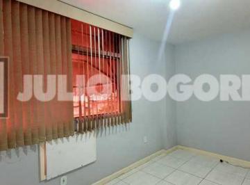 Apartamento · 64m² · 2 Quartos · 1 Vaga · Maravilhoso apto rua Adriano, 2 quartos, depêndencia, vaga, elevador, portaria