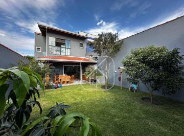 5a8330a990880f9d4e1e4531218de90ba5c3c48b · Casa no Centro – Guararema | Porteira fechada com 3 suítes