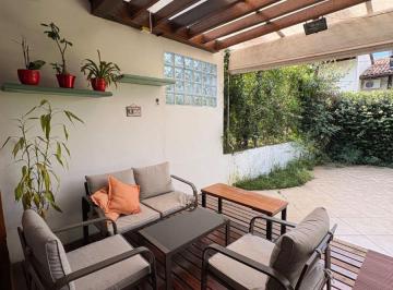 Casa de 3 quartos, Santana de Parnaíba · Casa de 200 m² com 3 quartos em venda em Alphaville