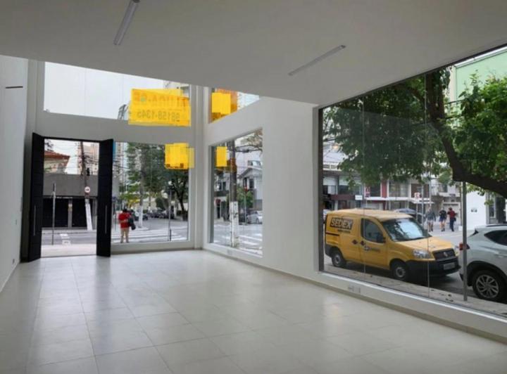 Foto do imóvel - As duas vagas posicionadas logo na frente do imóvel quebram a principal barreira logística de.