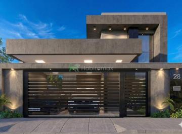 Casa · 120m² · 3 Quartos · 2 Vagas · Casa de Alto Padrão em Localização Privilegiada | 3 Quartos e Pé-Direito Alto