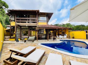 Foto 01 · Entre a Praia e a Cachoeira: Uma Casa Única em Maresias