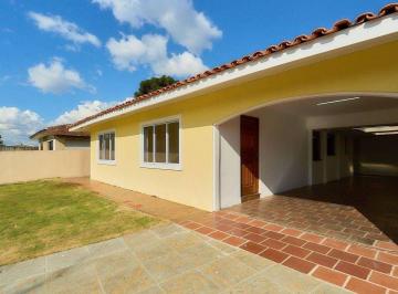 Casa · 189m² · 3 Quartos · 8 Vagas · Casa em Santa Felicidade com 3 quartos sendo 1 suite