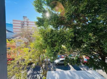 Totalmente reformado e com excelente aproveitamento e sol com 74m² privativos, e · Apartamento Reformado, Ensolarado e a Poucos Passos da Redenção