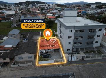 Casa · 100m² · 3 Quartos · 1 Vaga · Casa com Excelente Localização na Fazenda Santo Antônio – São José/SC