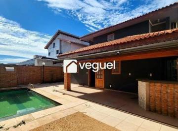 Casa · 257m² · 4 Quartos · 2 Vagas · Casa em condomínio com 257m² de construção, 4 quartos para alugar no bairro Recreio das Acácias, Rib