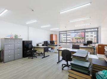 Comercial · 40m² · Sala comercial na Praça da Liberdade - Japão, N. 61 - Sala 51 • 40 m²
